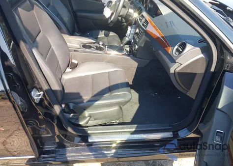 2013 Mercedes-Benz C 300 Sport 4Matic z USA, uszkodzony, nr VIN WDDGF8AB1DA797280